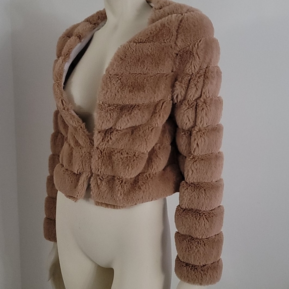 "GIFTED" w/purchase Faux Fur Jacket Beige XS - Picture 3 of 9